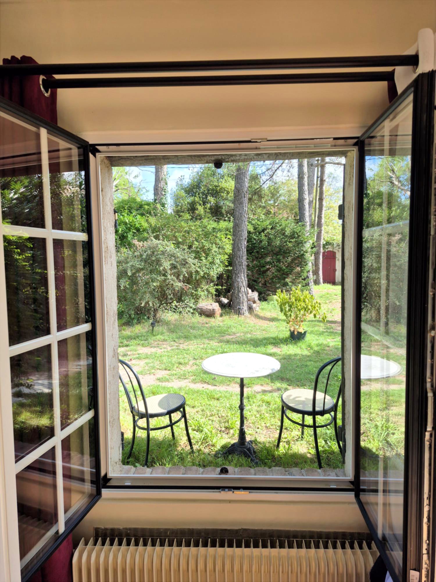 Outdoor table of the Boudoir double room. 